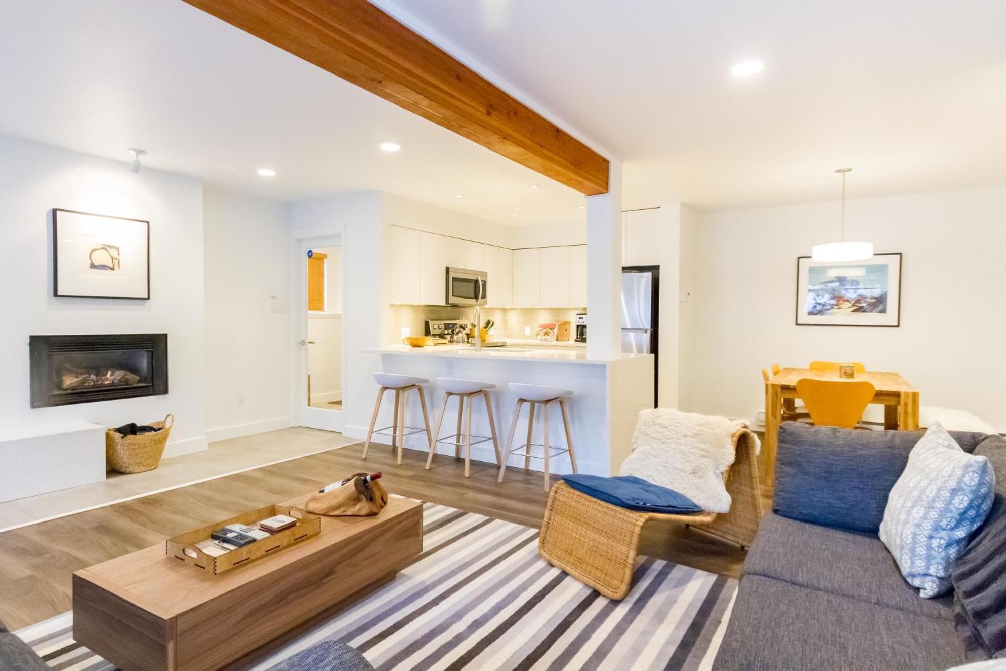 In Out, Great Location, Free Shuttle Bus Whistler